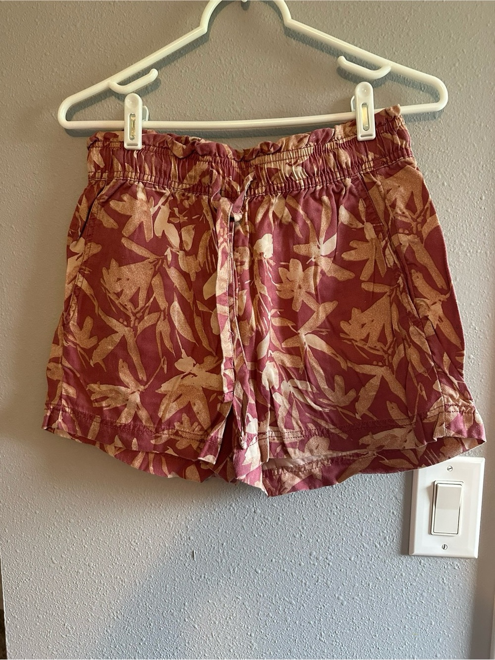 Women’s Pink Floral Drawstring Shorts